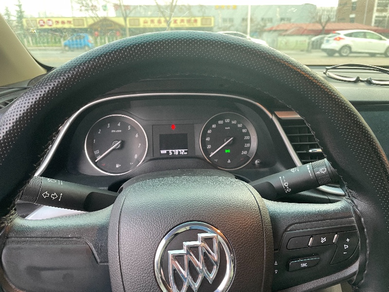 济宁17年别克英朗5