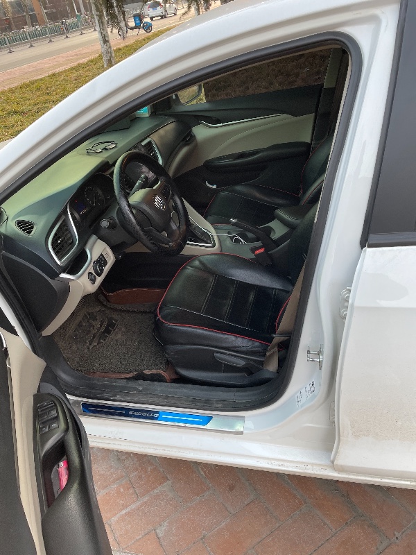 济宁17年别克英朗3