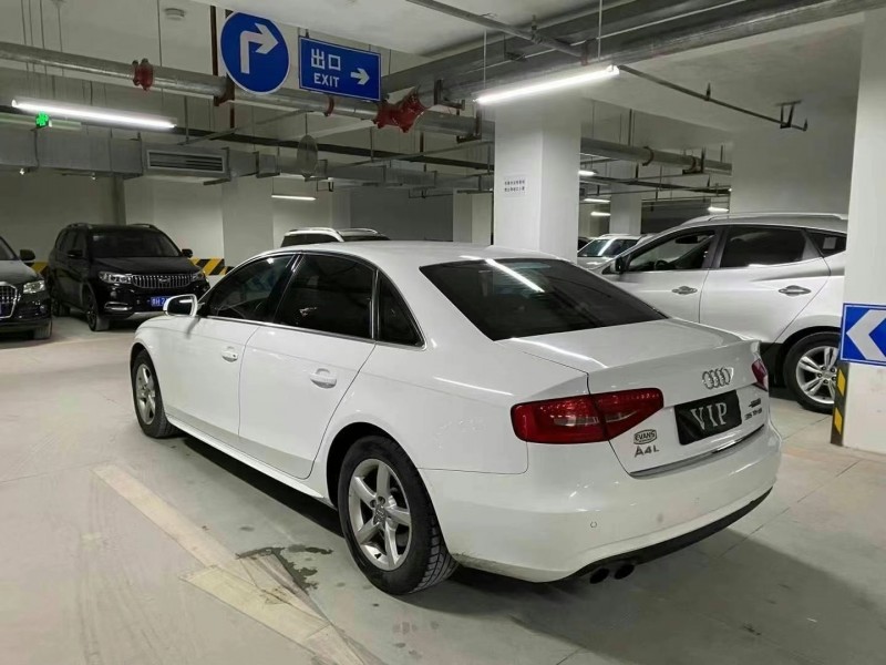 成都14年奥迪A4L7