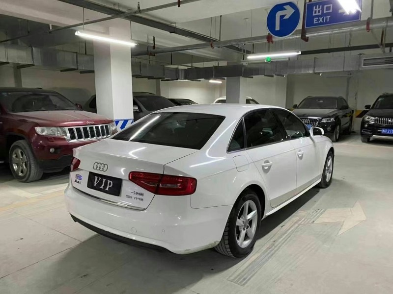 成都14年奥迪A4L8