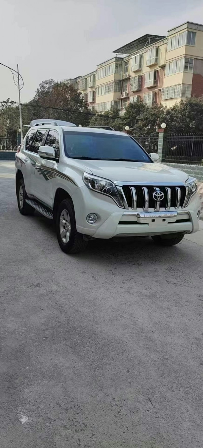 济南17年丰田普拉多3