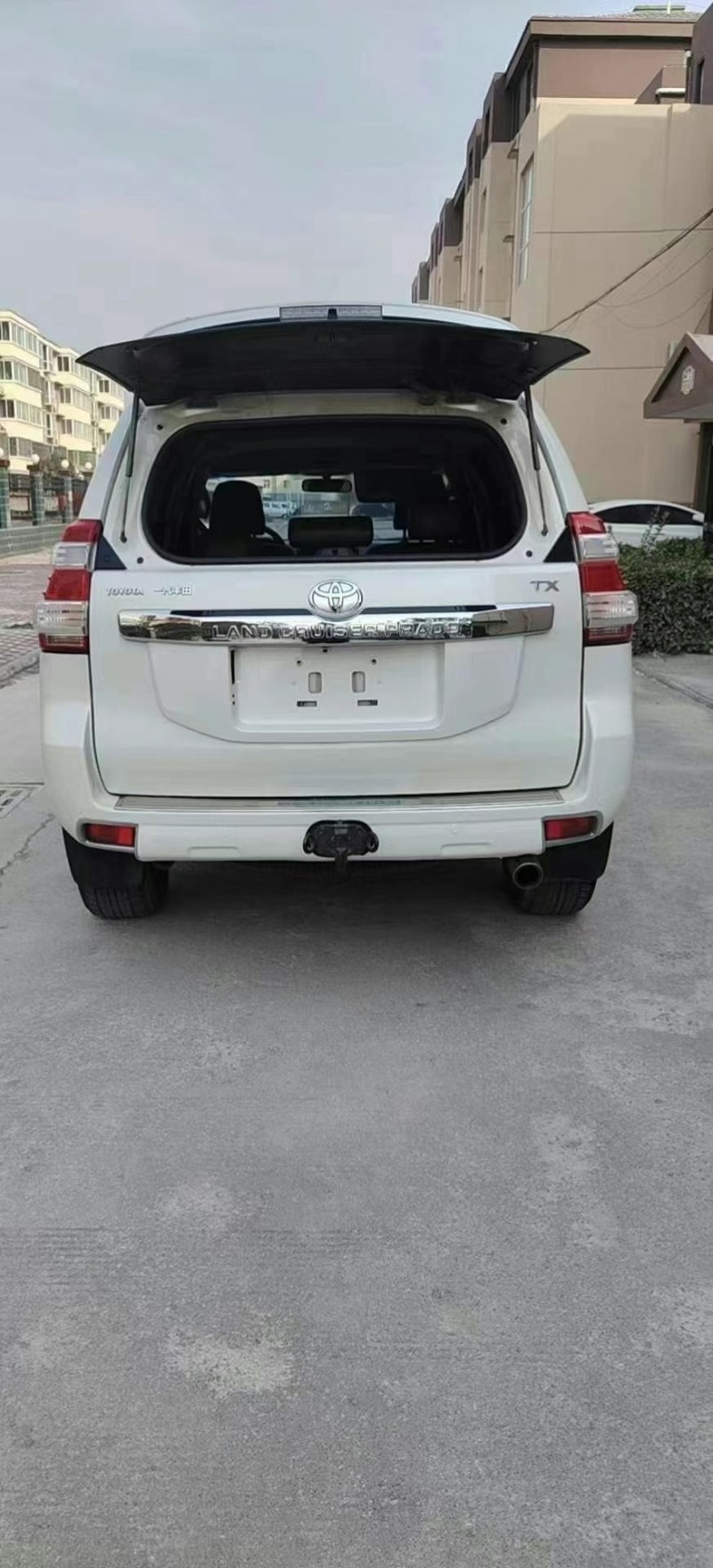 济南17年丰田普拉多9