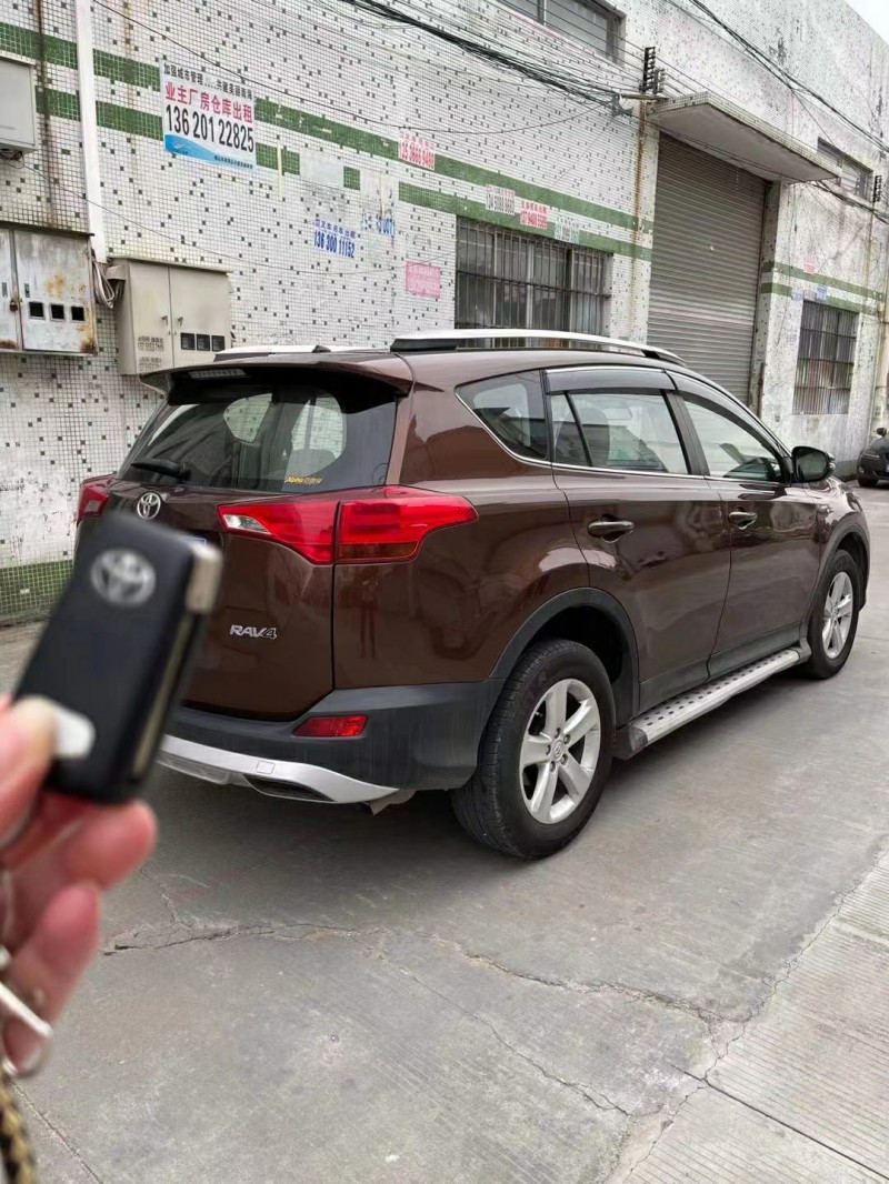 广州13年丰田RAV46