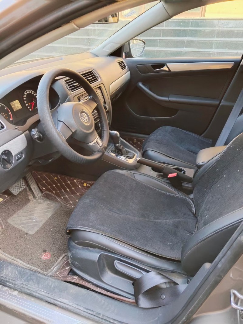 保定14年大众速腾5