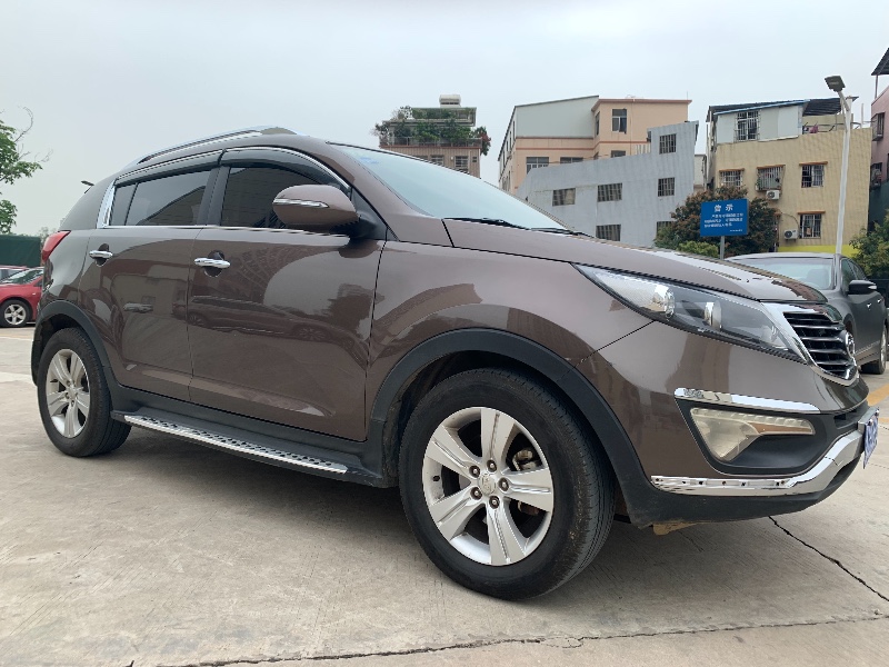 广州13年起亚智跑8