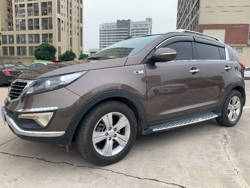 广州13年起亚智跑6