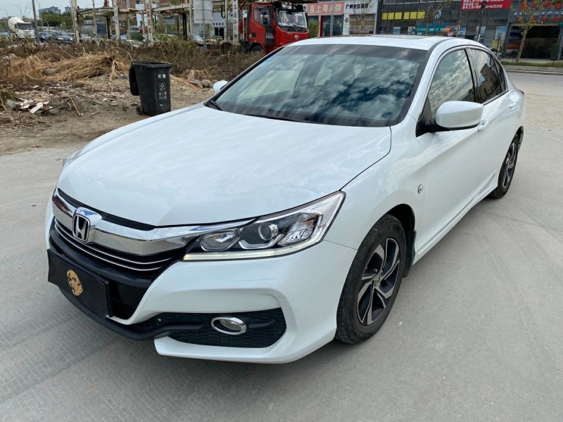 广州17年本田雅阁8