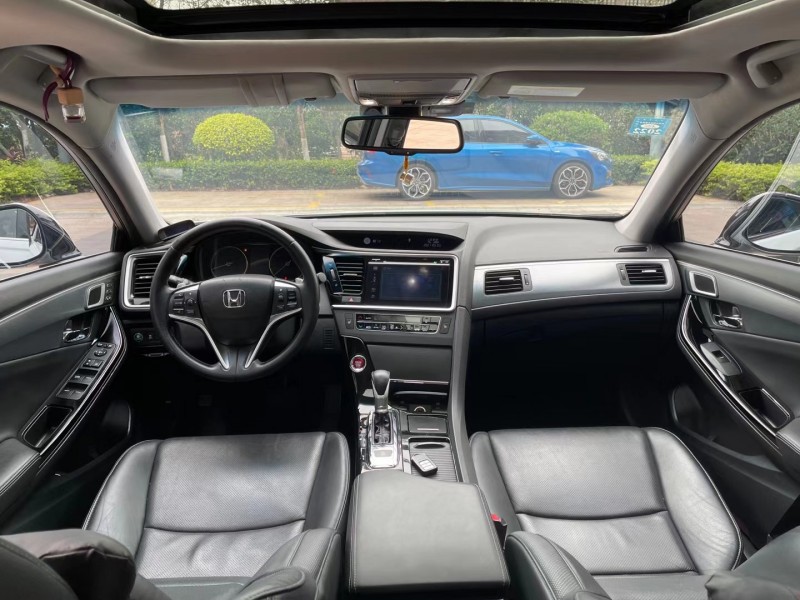 中山18年本田思铂睿8