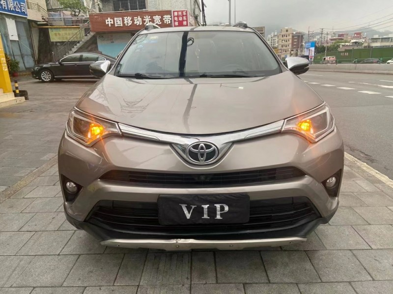 广州17年丰田RAV41