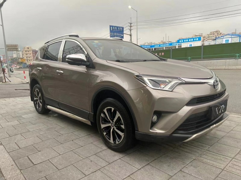 广州17年丰田RAV42