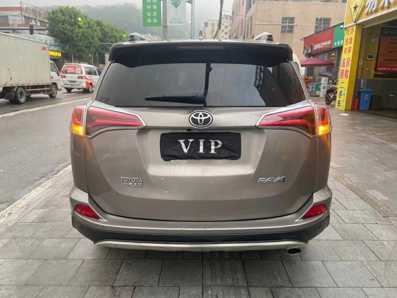 广州17年丰田RAV45