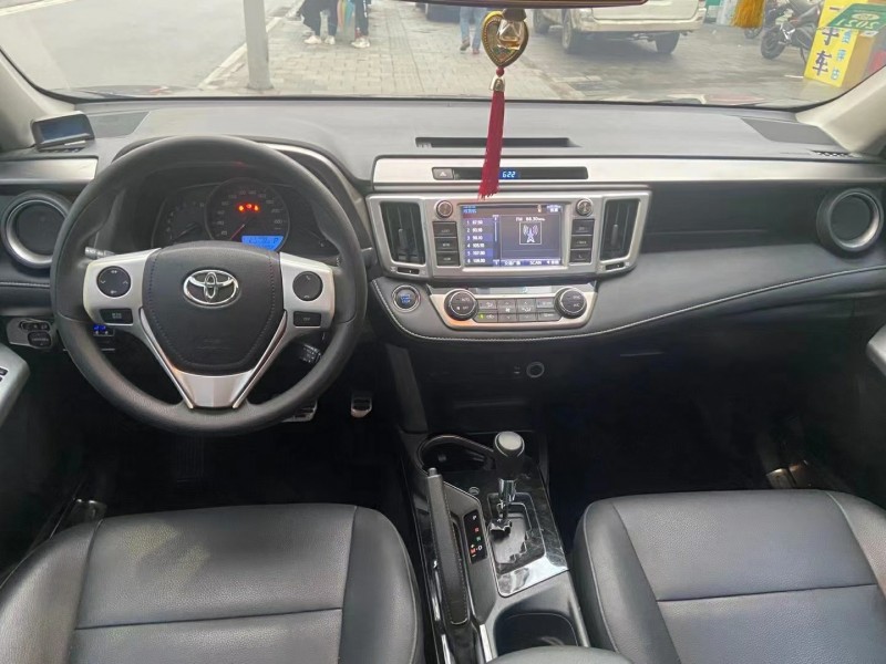 广州17年丰田RAV49