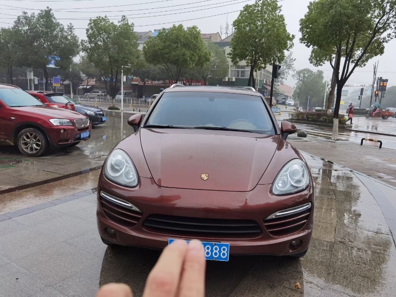 武汉13年保时捷卡宴8