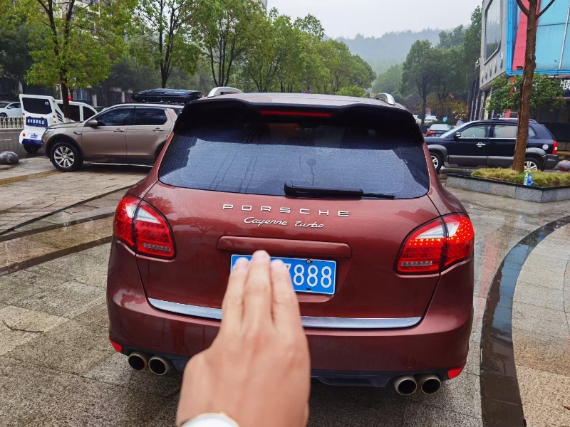 武汉13年保时捷卡宴2