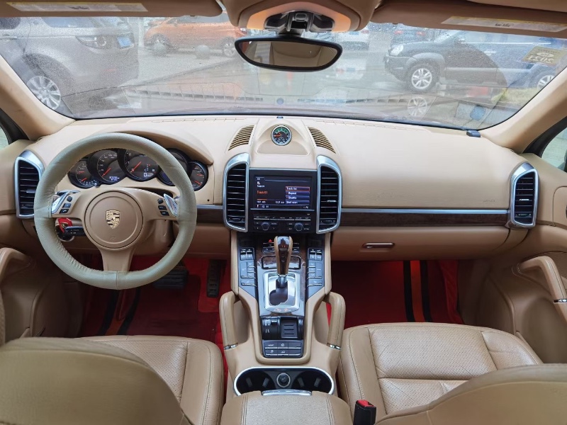 武汉13年保时捷卡宴4