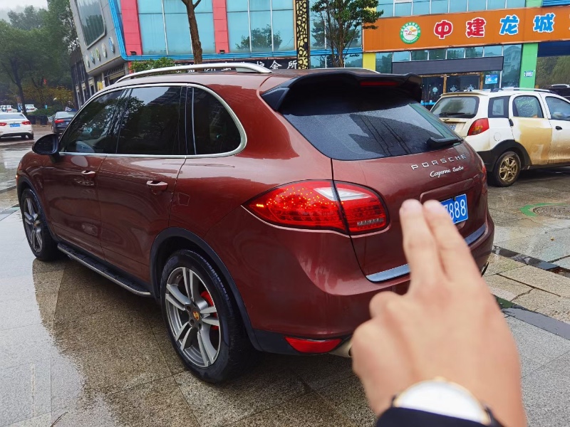 武汉13年保时捷卡宴1