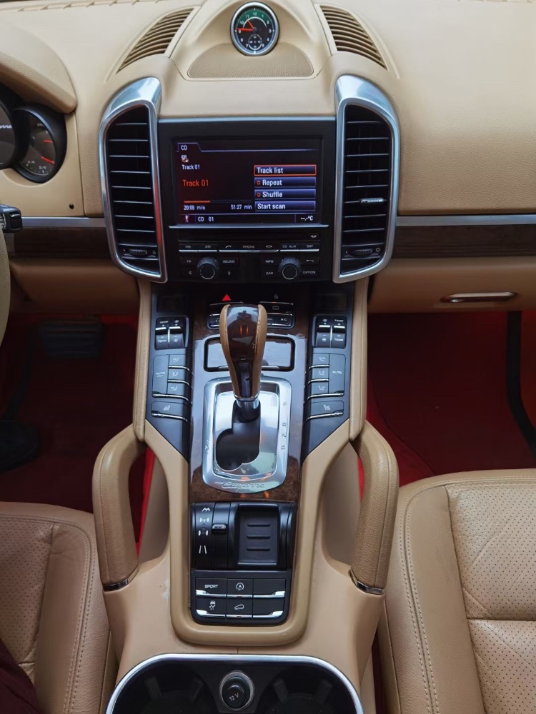 武汉13年保时捷卡宴3