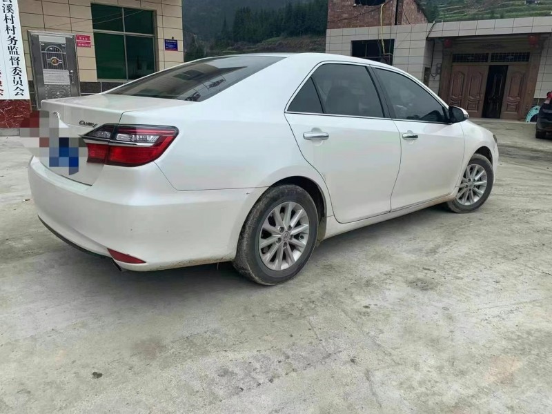 益阳17年丰田凯美瑞4