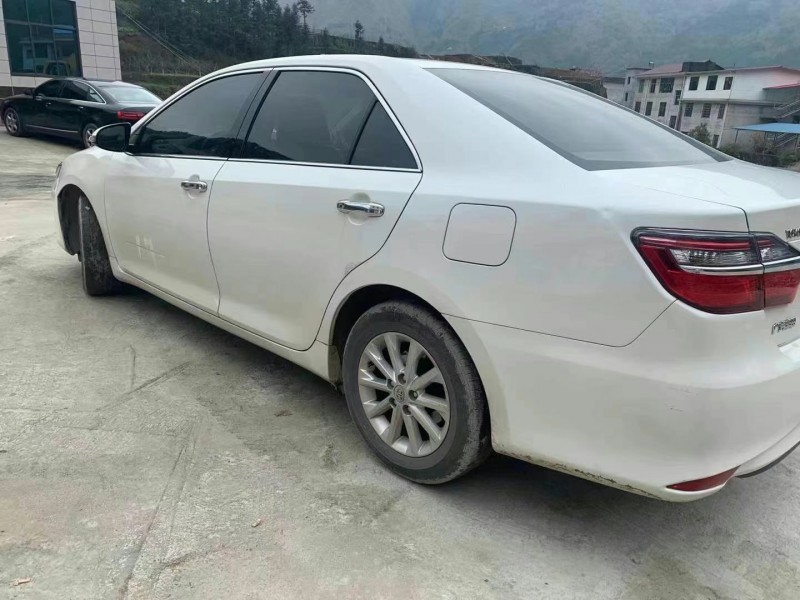 益阳17年丰田凯美瑞5