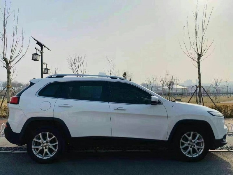 天津16年Jeep自由光4