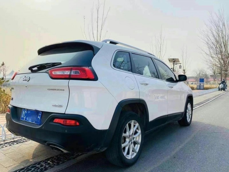 天津16年Jeep自由光8