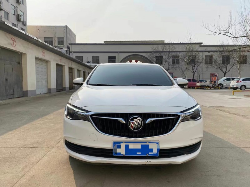 青岛18年别克英朗1