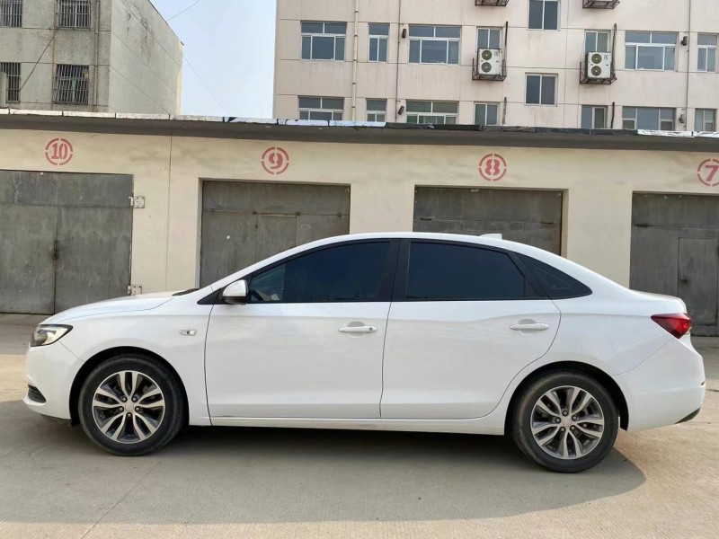 青岛18年别克英朗4