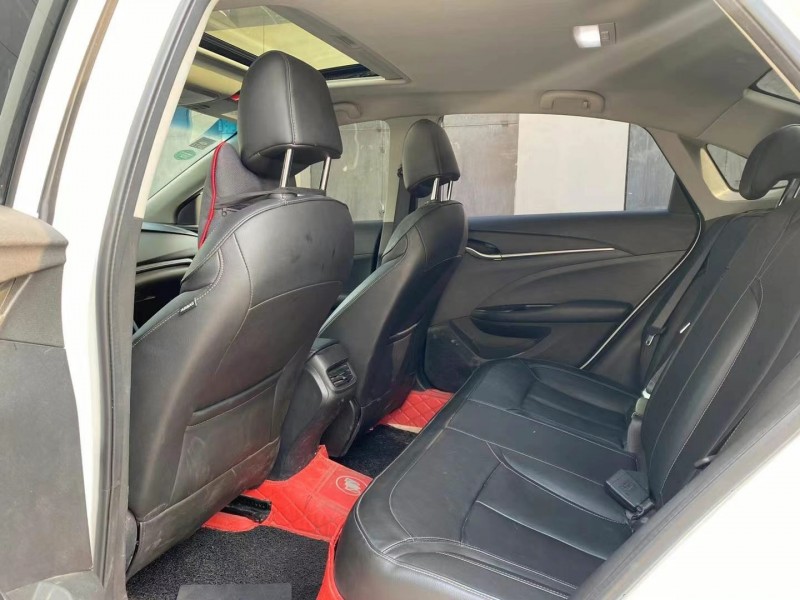 青岛18年别克英朗6