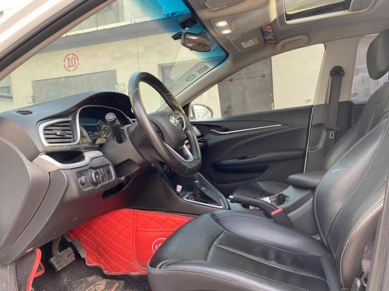 青岛18年别克英朗9