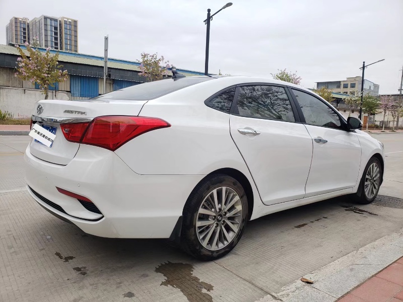 广州18年现代名图8