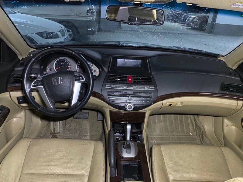 东莞13年本田雅阁6