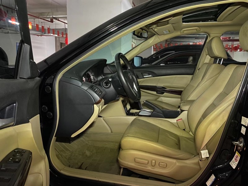 东莞13年本田雅阁8