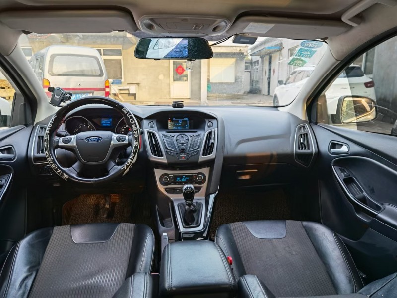 济宁15年福特福克斯5