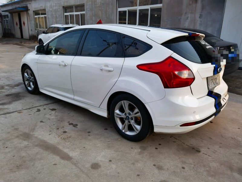 济宁15年福特福克斯8