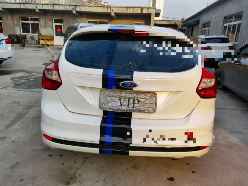 济宁15年福特福克斯9