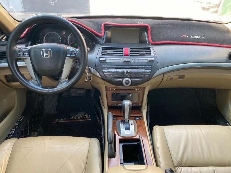 济宁12年本田雅阁5