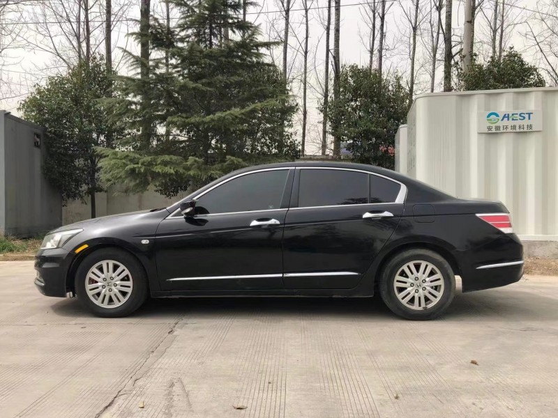 青岛13年本田雅阁3