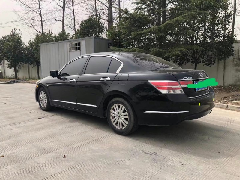 青岛13年本田雅阁4