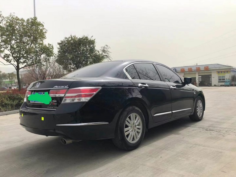 青岛13年本田雅阁6