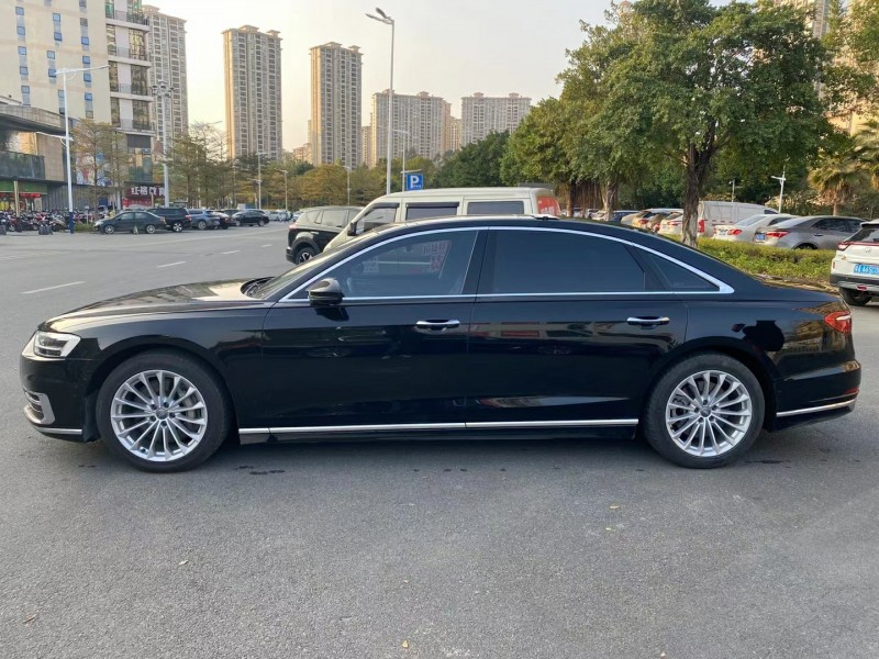 广州18年奥迪A8L3