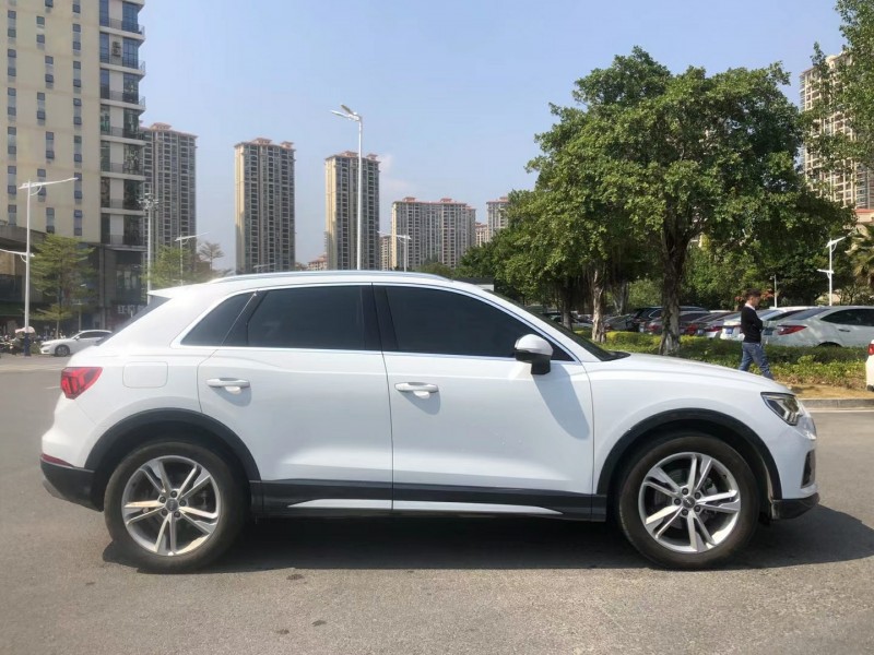 广州19年奥迪Q36