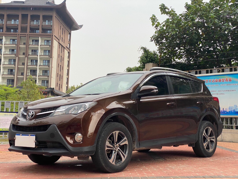 广州17年丰田RAV48