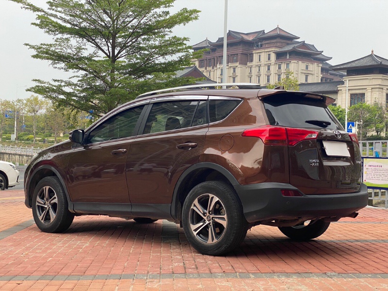 广州17年丰田RAV42