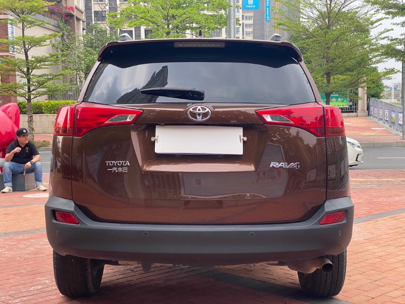 广州17年丰田RAV41