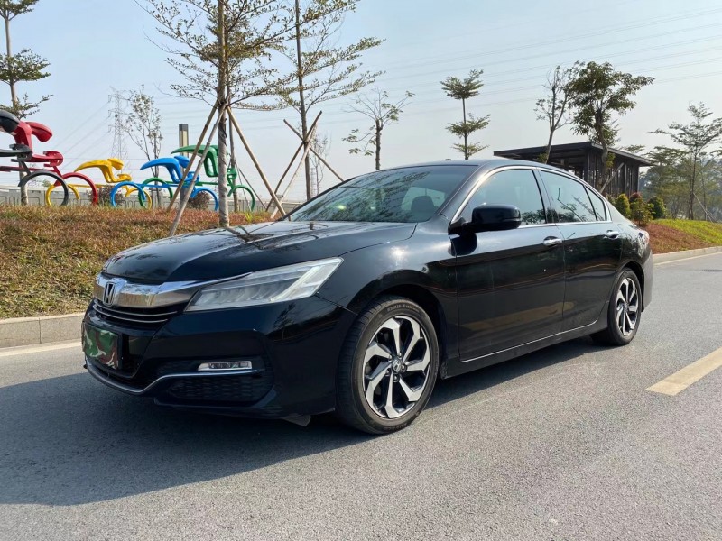 东莞17年本田雅阁3