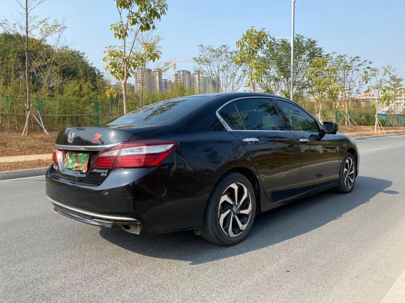 东莞17年本田雅阁5