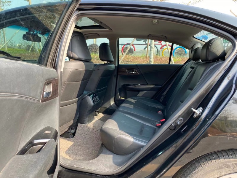 东莞17年本田雅阁7