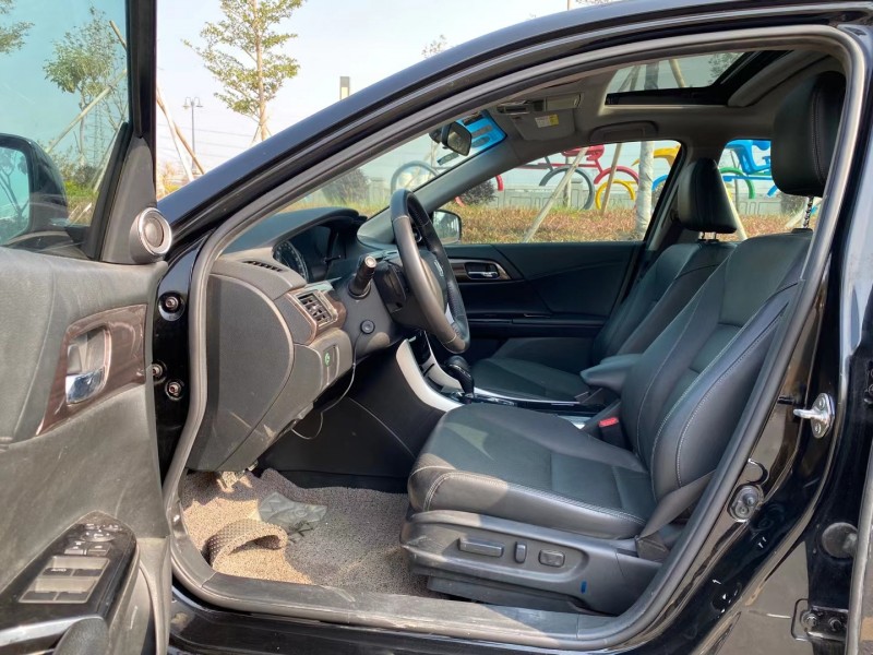 东莞17年本田雅阁8