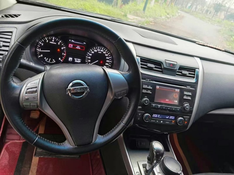 重慶15年日產天籟5