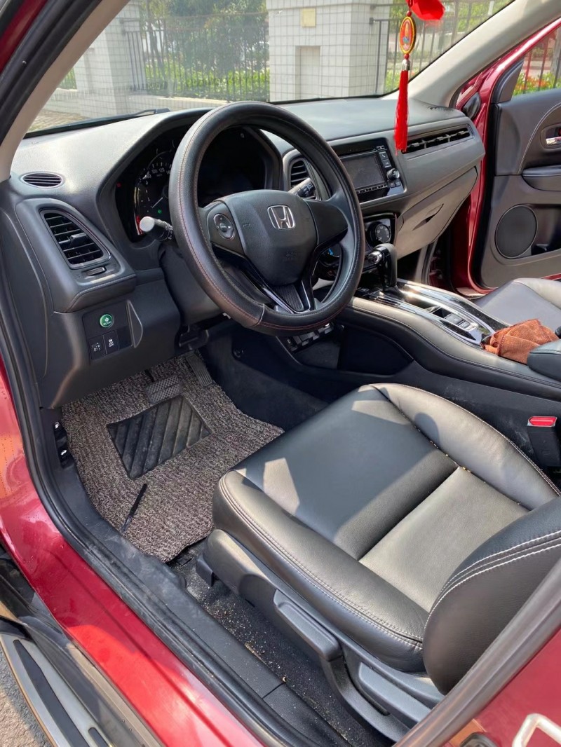 中山17年本田缤智8